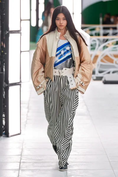 Look 11